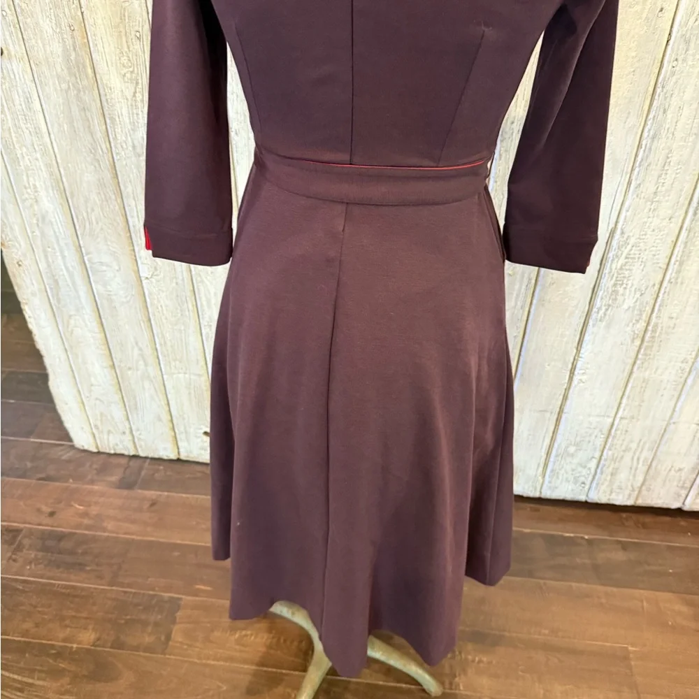Elegant Purple Dress with Red Accents - Picture 9 of 14